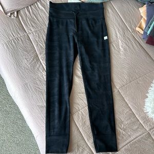 VUORI camo tie legging